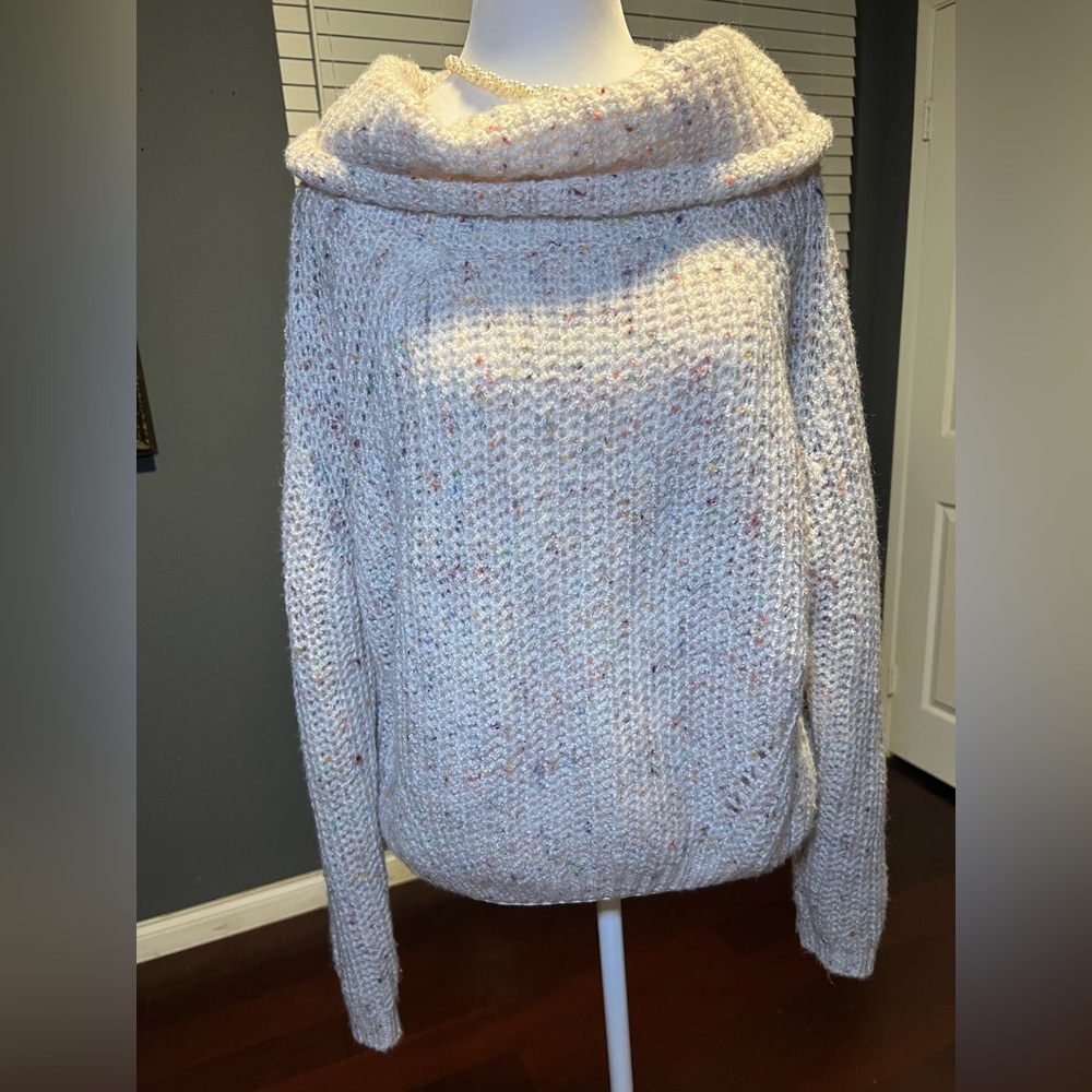NWOT Soft Moon & madison Speckled Cream Cowl Neck Sweater. Large